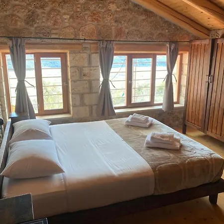 Angelic In The Mountains *